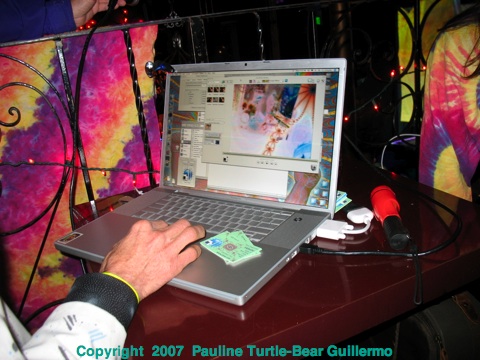 Full Size Image = 564 K